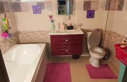 Apartamentul ideal, etaj intermediar, cu 3 camere, parcare, in Apahida zona centrala!