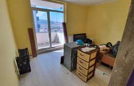 Apartament cu 3 camere, finisat, 2 garaje, 73mp,in Baciu 