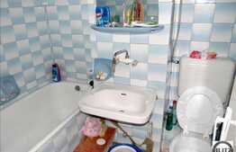 Apartament 3 camere de vanzare, 57 mp utili, zona Profi, cu boxa