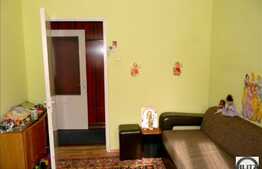 Apartament 3 camere de vanzare, 57 mp utili, zona Profi, cu boxa