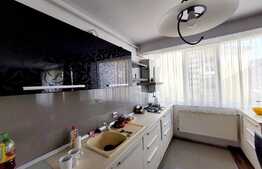 Apartament luminos de 2 camere semidecomandate, parcare, etaj intermediar! Zona strazii Florilor