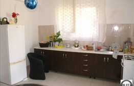 Vanzare apartament 3 camere, 75 mp utili, mobilat, plus loc de parcare