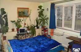 Apartament cu 3 camere, semidecomandat, 70 mp utili, boxa la subsol!