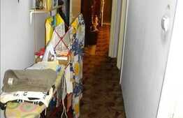 Apartament cu 3 camere, semidecomandat, 70 mp utili, boxa la subsol!