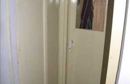 Apartament cu 3 camere, semidecomandat, 70 mp utili, boxa la subsol!