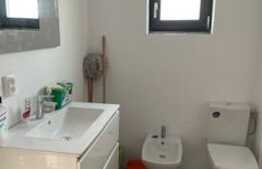 Casa individuala, partial finisata, pe 2 nivele, zona km17 Jucu