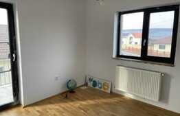 Casa individuala, partial finisata, pe 2 nivele, zona km17 Jucu