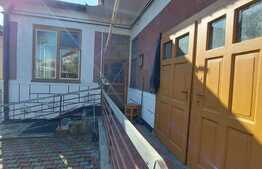 Casa 154 mp construiti, teren 258 mp, pentru locuit/sediu firma, zona strazii Bucuresti