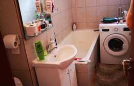 Apartament de 2 camere, decomandat, etaj intermediar, zona Noua