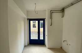 Cladire in stil Baroc, in Piata Muzeului spatiu la etaj cu acces din strada