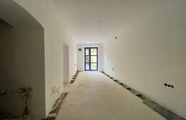 Cladire in stil Baroc, in Piata Muzeului spatiu la etaj cu acces din strada