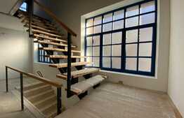 Cladire in stil Baroc, in Piata Muzeului spatiu la etaj cu acces din strada