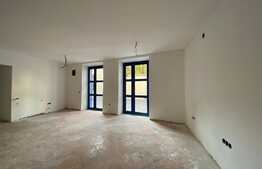 Cladire in stil Baroc, in Piata Muzeului spatiu la etaj cu acces din strada