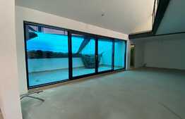 Cladire in stil Baroc, in Piata Muzeului spatiu la etaj cu acces din strada