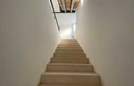 Cladire in stil Baroc, in Piata Muzeului spatiu la etaj cu acces din strada