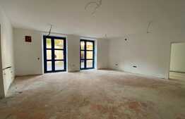 Cladire in stil Baroc, in Piata Muzeului spatiu la etaj cu acces din strada