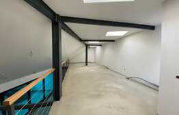 Cladire in stil Baroc, in Piata Muzeului spatiu la etaj cu acces din strada