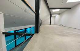 Cladire in stil Baroc, in Piata Muzeului spatiu la etaj cu acces din strada