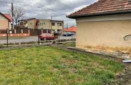 Teren de 300 mp cu casa, pretabil pentru afacere, Apahida