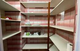 Apartament de 3 camere, decomandat, garaj, zona strazii Bucuresti