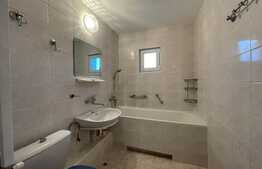 Apartament de 3 camere, decomandat, garaj, zona strazii Bucuresti