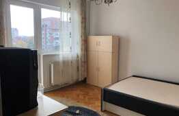 Apartament de 3 camere, decomandat, zona Piata Cipariu