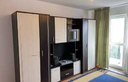 Apartament de 3 camere, decomandat, zona Piata Cipariu