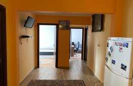 Apartament de 3 camere, decomandat, zona Piata Cipariu