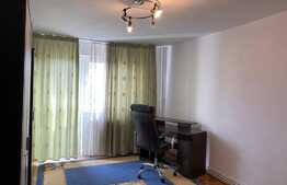 Apartament de 3 camere, decomandat, zona Piata Cipariu