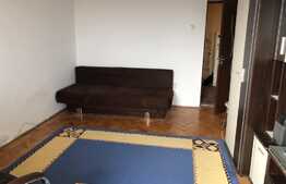 Apartament de 3 camere, decomandat, zona Piata Cipariu