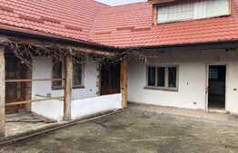 Investitie pretabila pentru azil de batrani, 11 camere, 926 mp, in Codlea