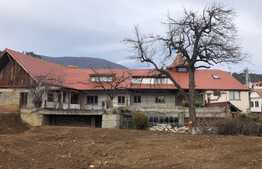 Investitie pretabila pentru azil de batrani, 11 camere, 926 mp, in Codlea