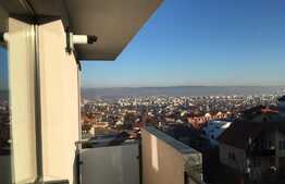 Apartament cu 3 camere, balcon, parcare, zona Grand Hotel Italia