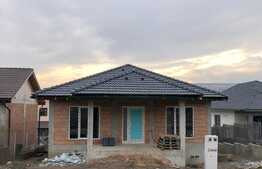 Casa cu 5 camere, 132 mp utili, 400 mp teren la intrare in Campenesti