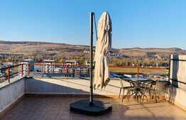 Priveliste superba! Apartament 2 camere, 59 mp, terasa 60 mp, etaj intermediar! Zona VIVO