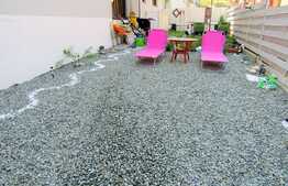 Apartament de 3 camere, gradina 80 mp si parcare!