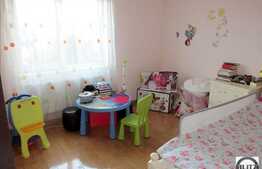 Penthouse cu 155 mp utili, 4 camere, in imobil tip vila! Garaj si parcare!