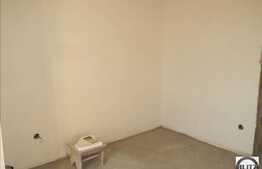 Apartament cu 4 camere, decomandat, 82 mp , semifinisat, imobil  2013