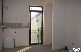 Apartament cu 4 camere, decomandat, 82 mp , semifinisat, imobil  2013