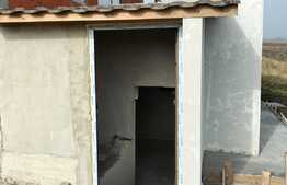 Casa la rosu in zona Valea Fanatelor, 110 mp utili, teren 800 mp