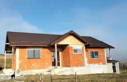 Casa la rosu in zona Valea Fanatelor, 110 mp utili, teren 800 mp