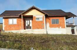 Casa la rosu in zona Valea Fanatelor, 110 mp utili, teren 800 mp