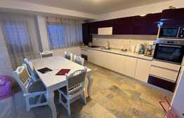 Apartament in vila cu 4 camere, 105 mp utili, 150 mp gradina, zona Regal, Baciu 