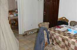 Apartament cu 3 camere, decomandat,  70 mp, zona Billa