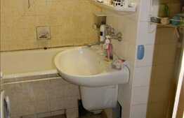 Apartament cu 3 camere, decomandat,  70 mp, zona Billa