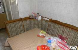 Apartament cu 3 camere, decomandat,  70 mp, zona Billa