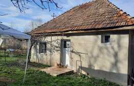 Casa individuala renovabila, 58 mp utili, 1000 mp teren, in Corpadea