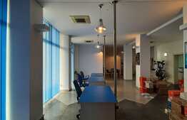 Spatiu comercial-birouri de inchiriat, 208-500 mp, Central