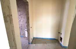 Apartament cu 3 camere semifinisat, cu CF, etaj intermediar! Zona strazii Teilor!