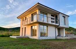 Reducere Pret! Priveliste rar de gasit! Casa individuala, 141 mp utili, 695 mp de teren, zona Sun Garden!